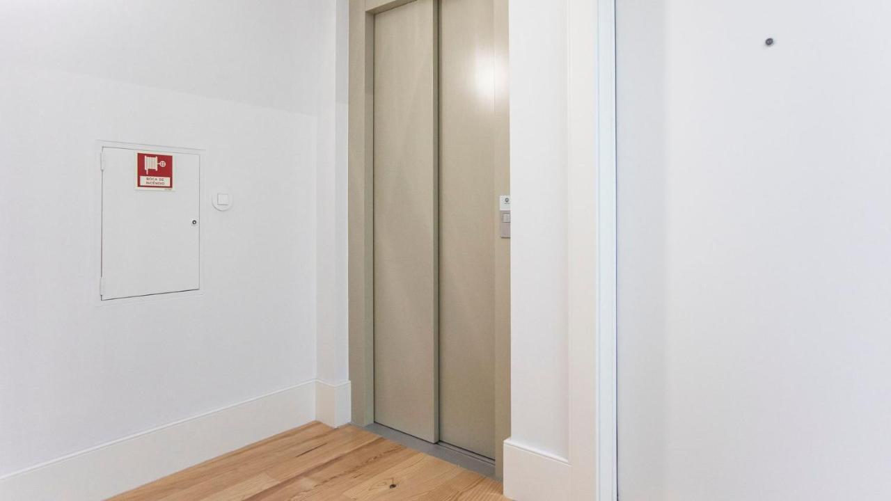 Stylish Studio W/ Ac & Balcony By Lovelystay Porto Exteriér fotografie