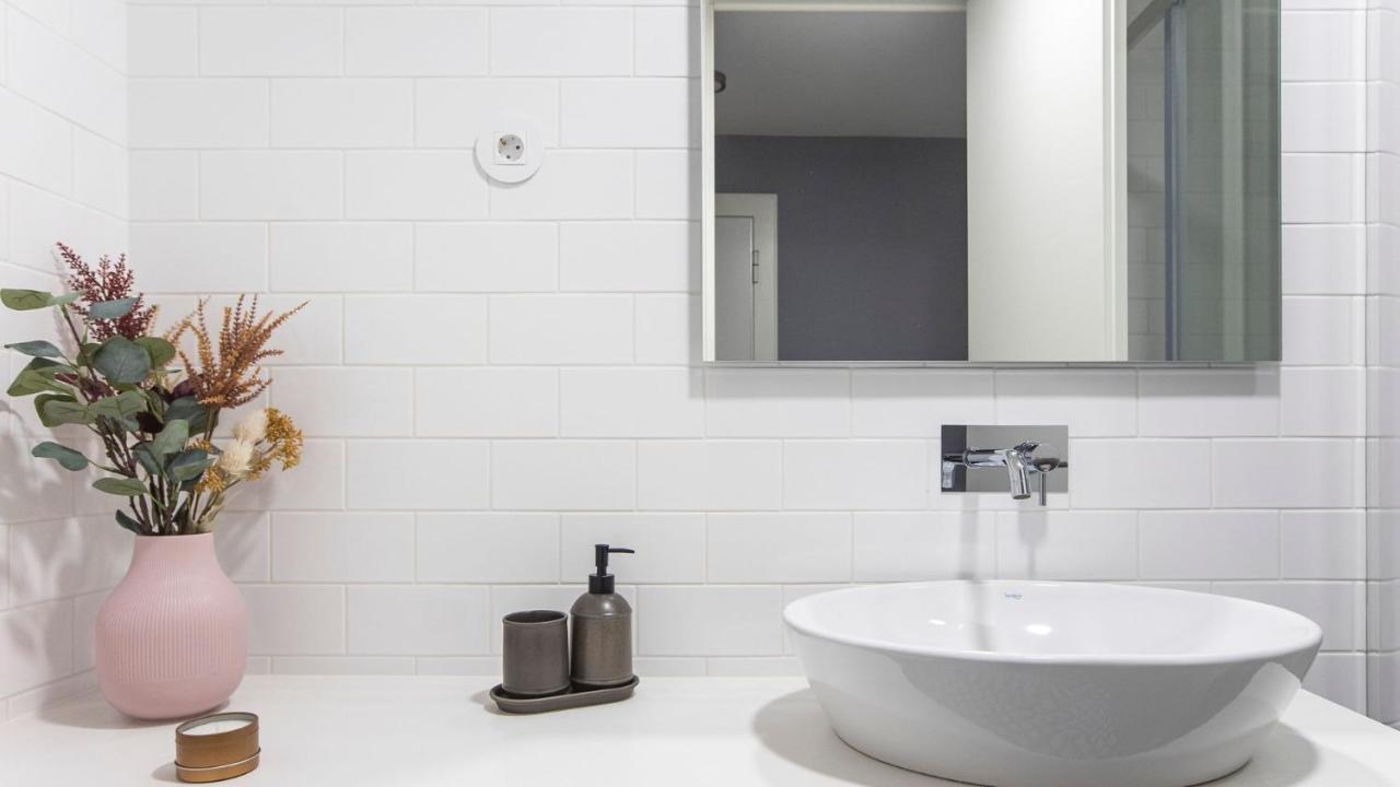 Stylish Studio W/ Ac & Balcony By Lovelystay Porto Exteriér fotografie