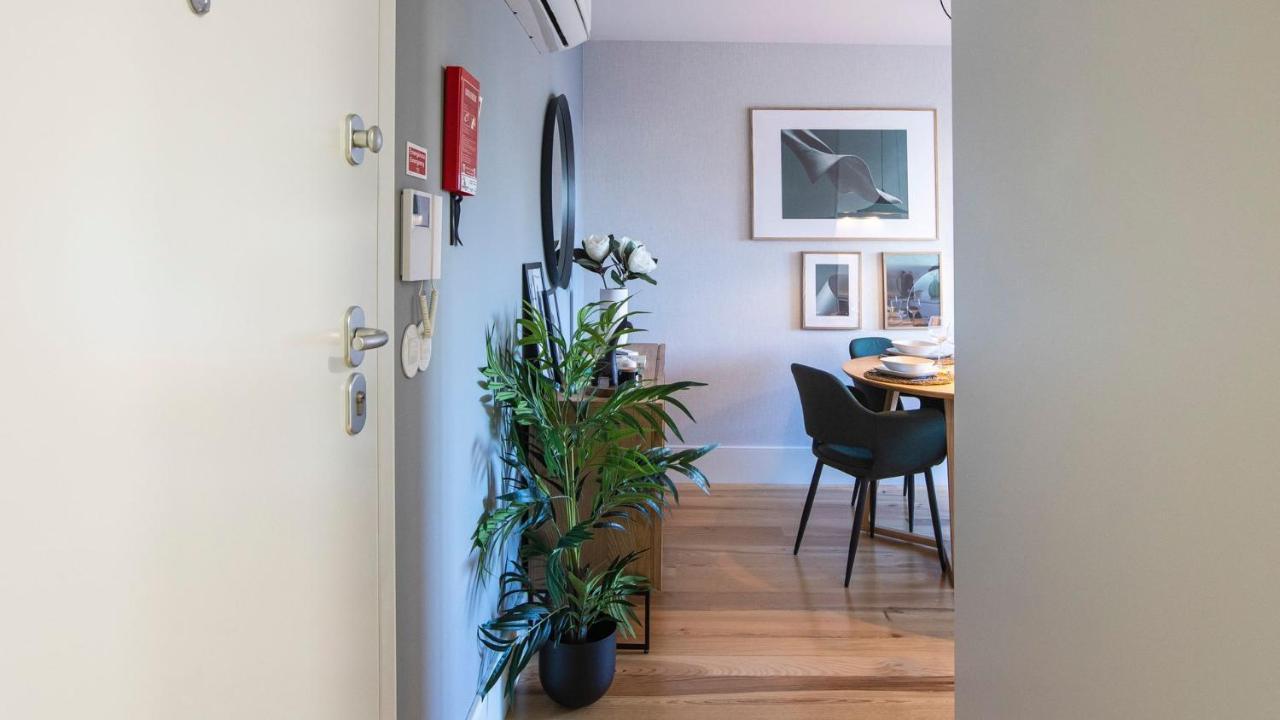 Stylish Studio W/ Ac & Balcony By Lovelystay Porto Exteriér fotografie